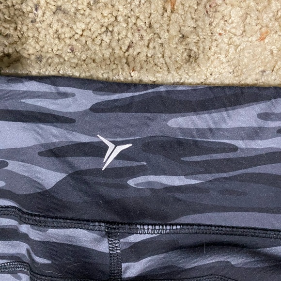 Old Navy Leggings - Black and Gray Camouflage size XS - Picture 3 of 6